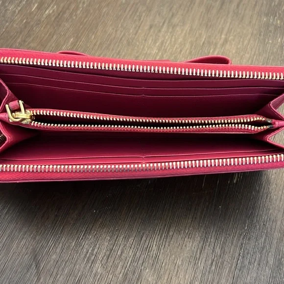 Authentic Pink Prada 3/4 zip wallet with bow! - Picture 7 of 12